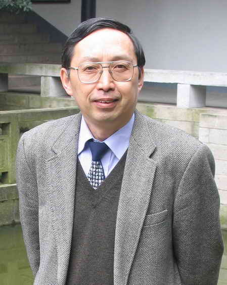 陳來，哲學(xué)博士，清華大學(xué)哲學(xué)系教授，當(dāng)代著名哲學(xué)史家。2009年11月1日正式出任清華大學(xué)國學(xué)研究院院長。